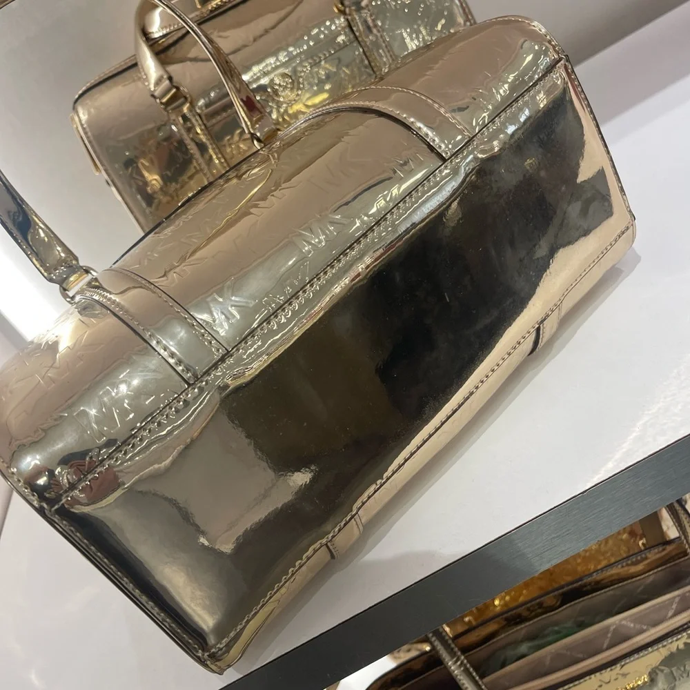 MICHAEL KORS Jet Set Md Metallic Logo Debossed Satchel Duffle
Pale Gold
NWT - Picture 9 of 16